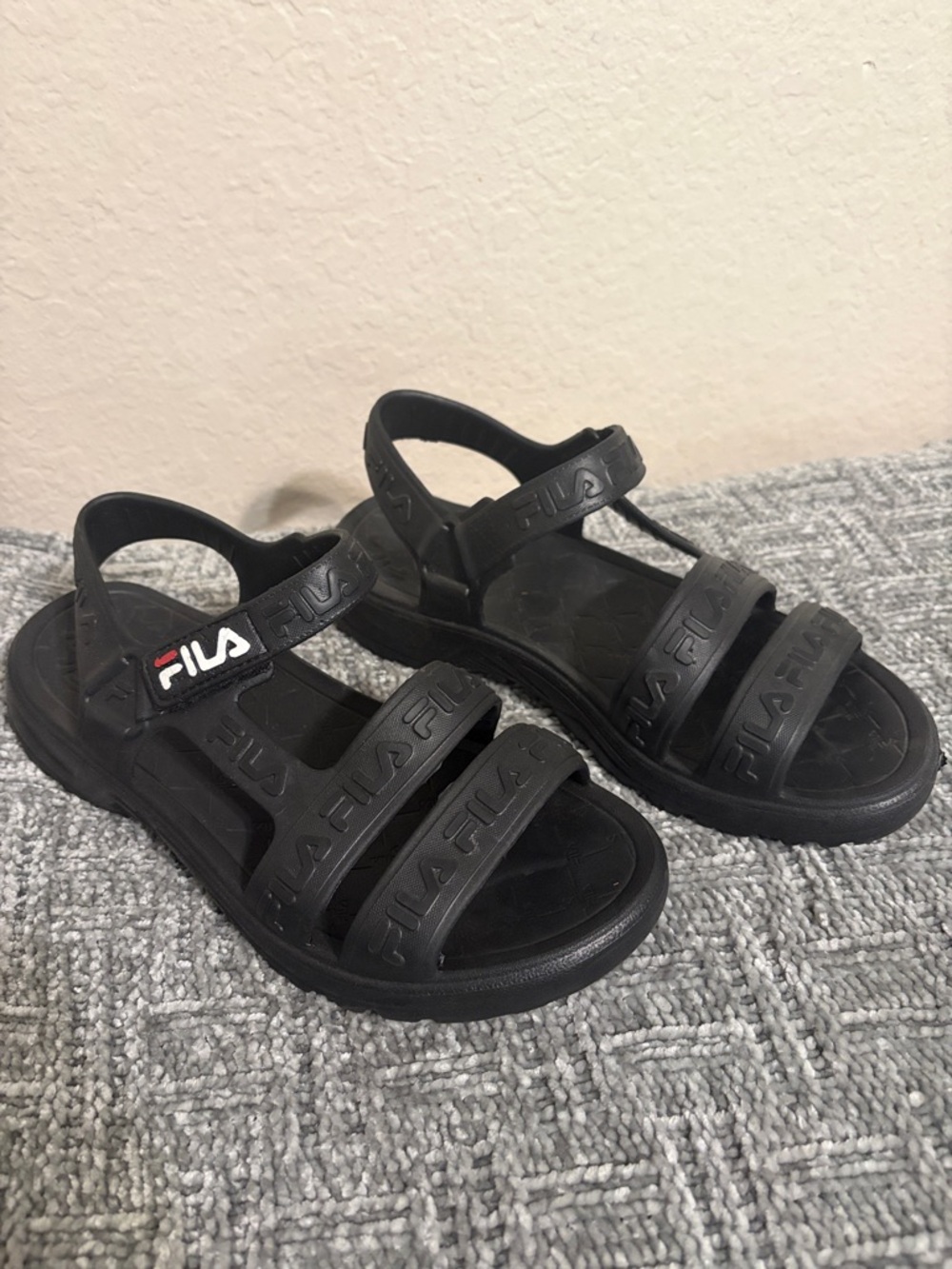 Fila Black Strapped Sandals W9/M8